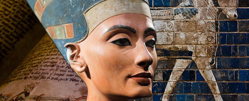 Nefertiti: The Lonely Queen